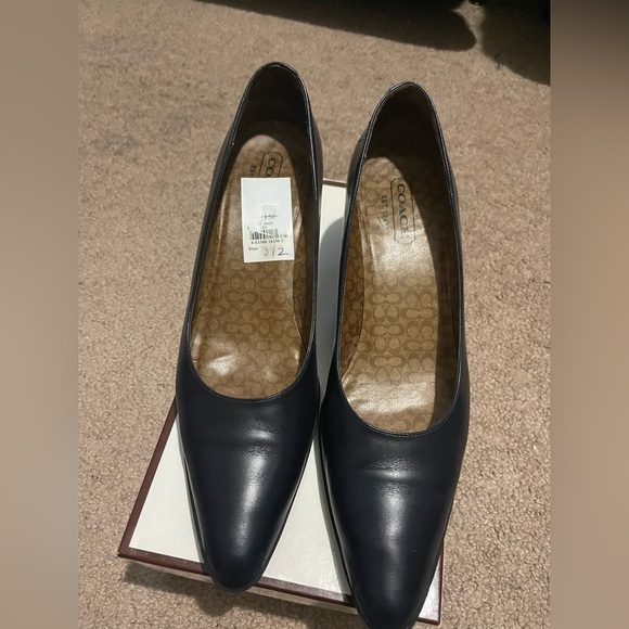 COACH navy blue leather pointed toe heels size 8.5 - Picture 5 of 7